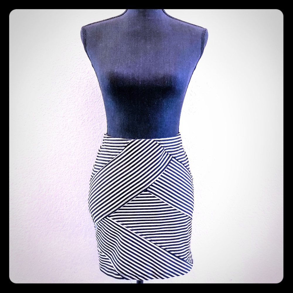 Black & White Asymmetrical Pattern Mini Skirt